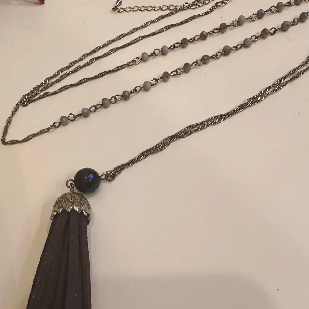 softly Understated Necklace EUC w/ Faceted beads, antique gold chain, leather … - Picture 7 of 8
